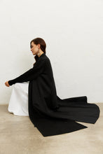Load image into Gallery viewer, Zip 'n' Chic Crepe Abaya (Black)

