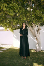 Load image into Gallery viewer, Noir Élégance Toile de Jouy' Abaya
